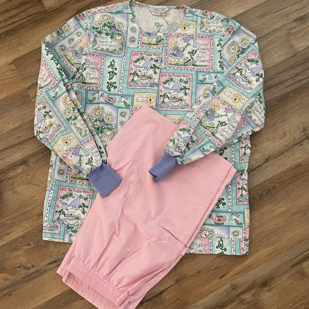 2 scrub tops 2 scrub pants